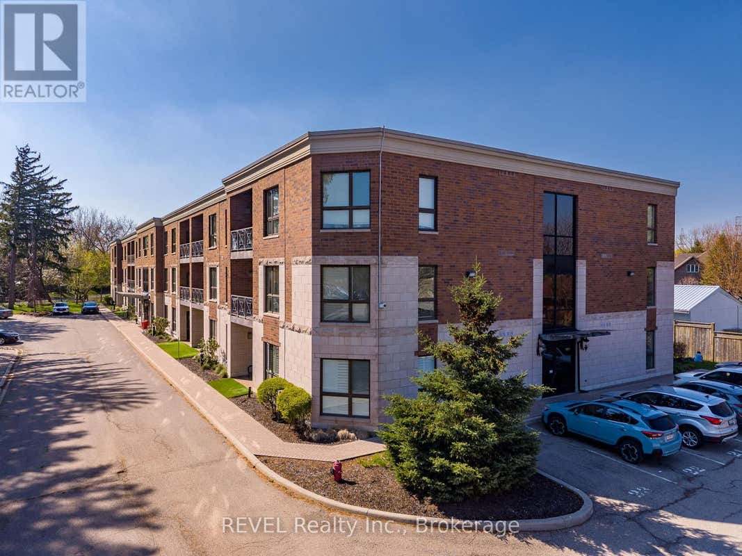 212 - 2799 ST. PAUL AVENUE