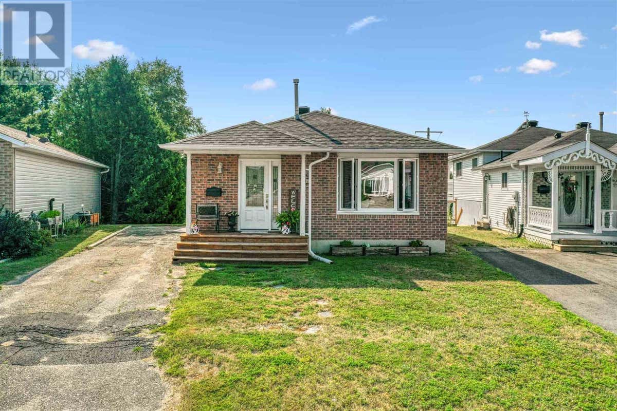 54 BEAUMIER CRES
