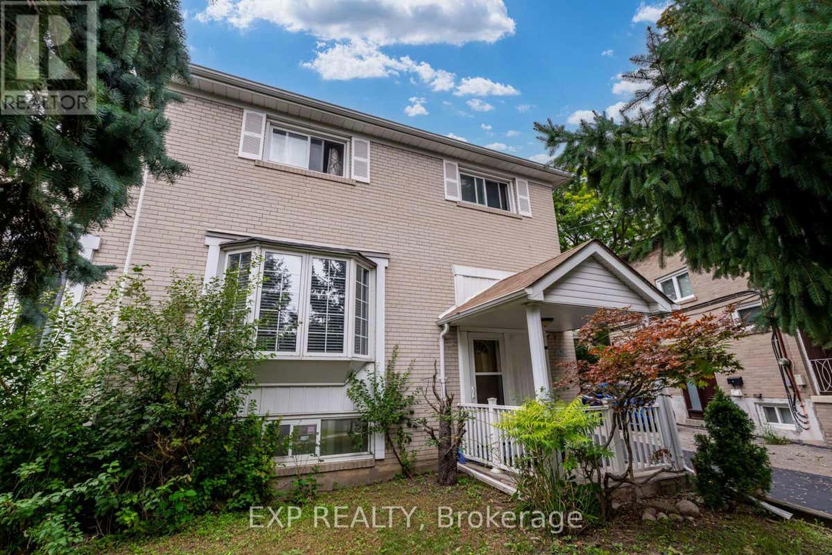 40 CRISPIN CRESCENT, Toronto (Newtonbrook West), ON M2R2V7 House For