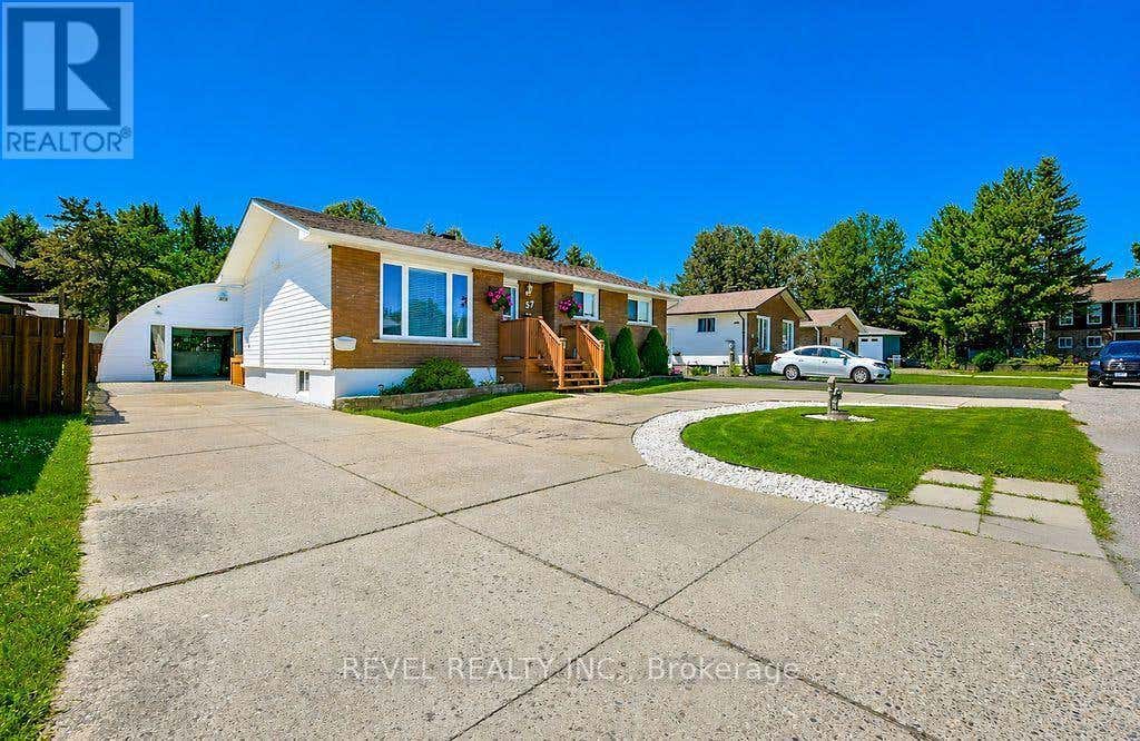 57 HUDSON CRESCENT