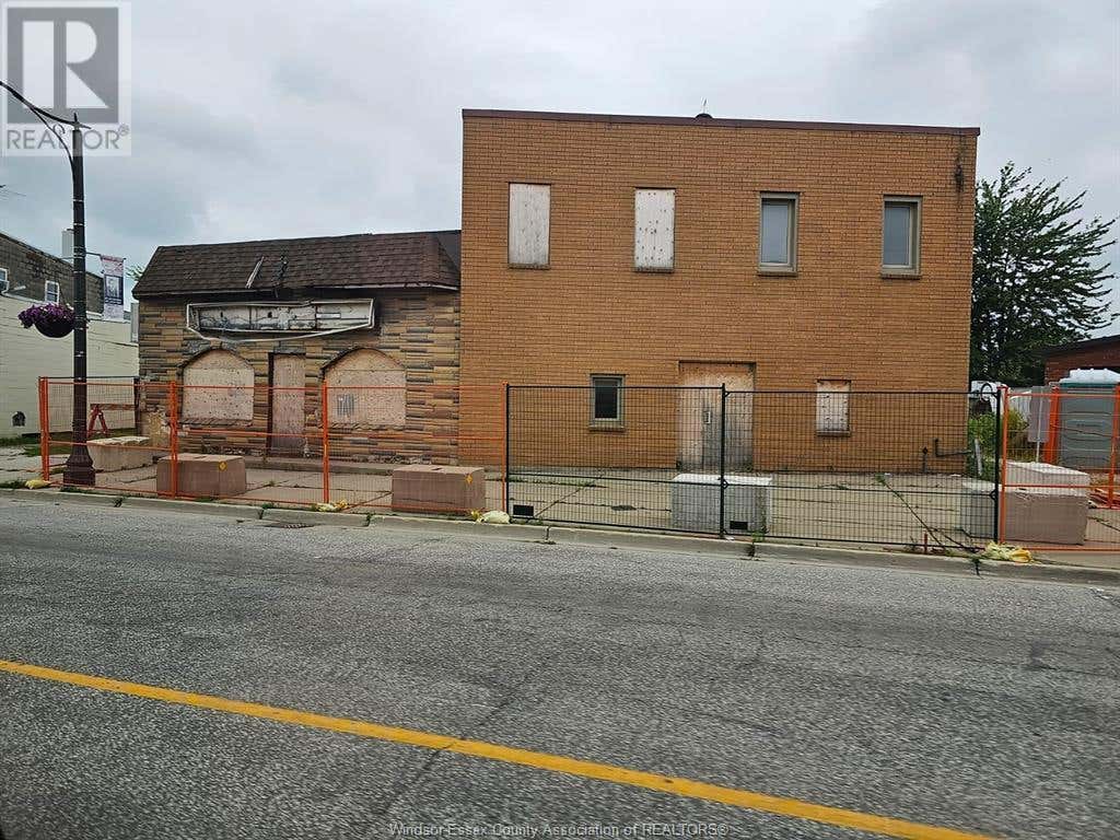 24 ERIE STREET NORTH