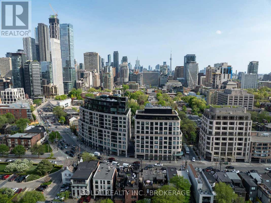 702 - 181 DAVENPORT ROAD