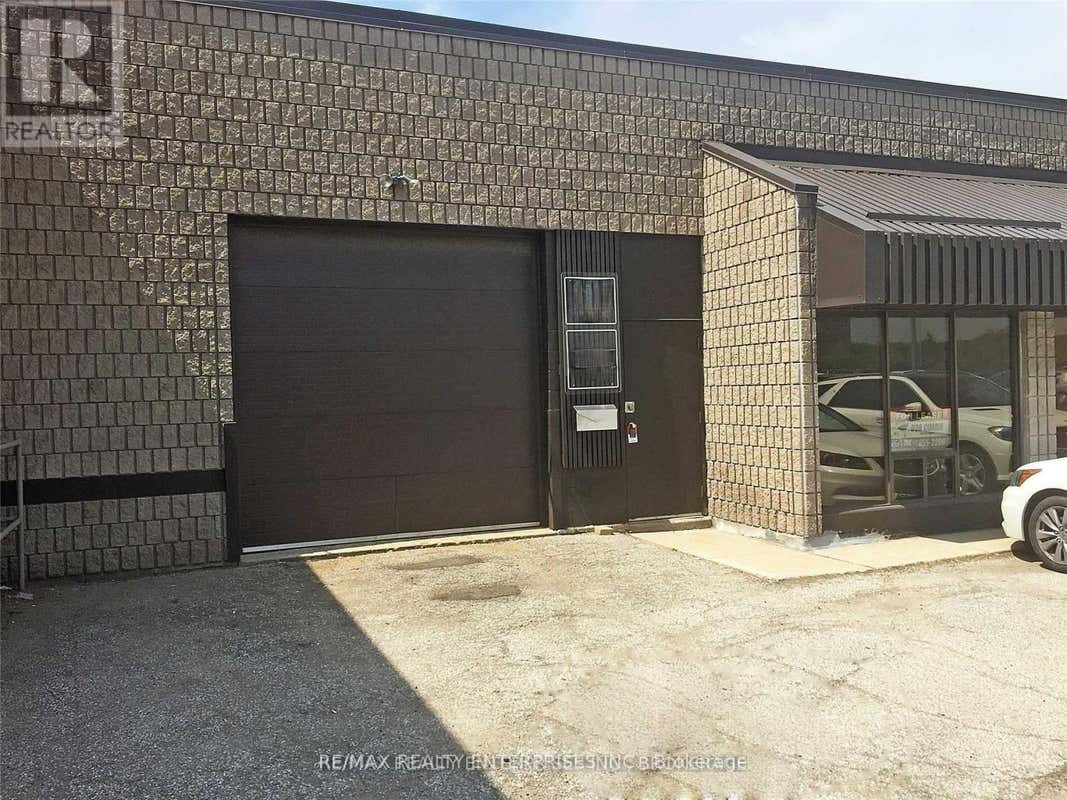 27 - 2133 ROYAL WINDSOR DRIVE