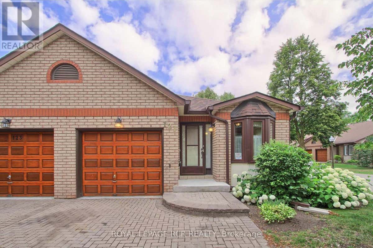 16 - 121 GREEN BRIAR ROAD