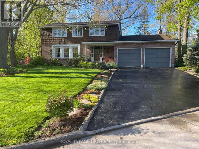 10 BRIARFIELD CRESCENT