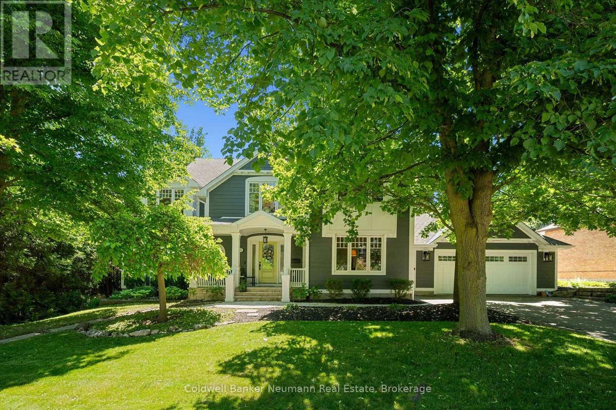 35 MONTICELLO CRESCENT