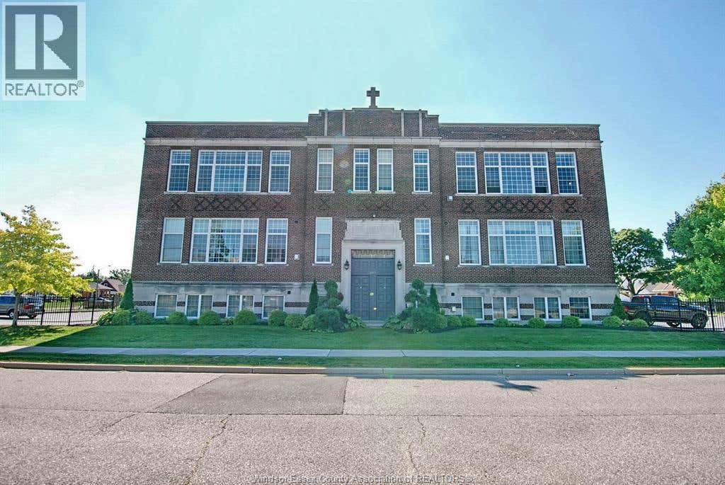 647 IRVINE AVENUE UNIT# 301