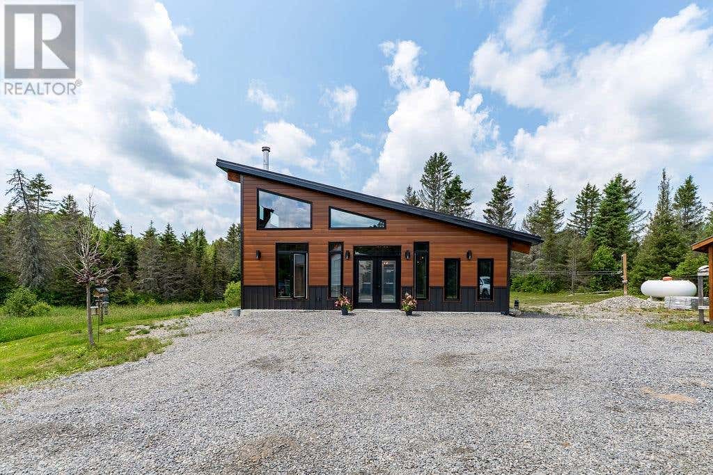 895 HORSESHOE LAKE ROAD