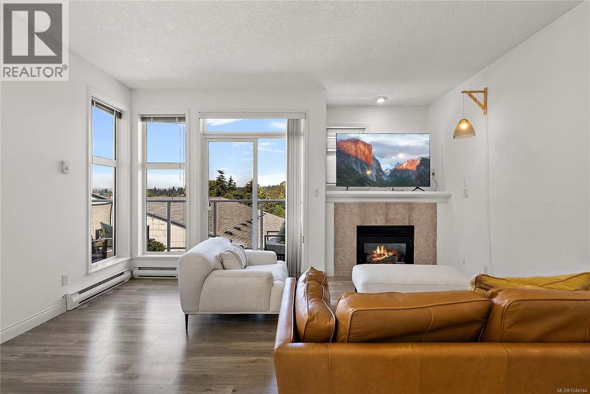 404 1258 ESQUIMALT RD
