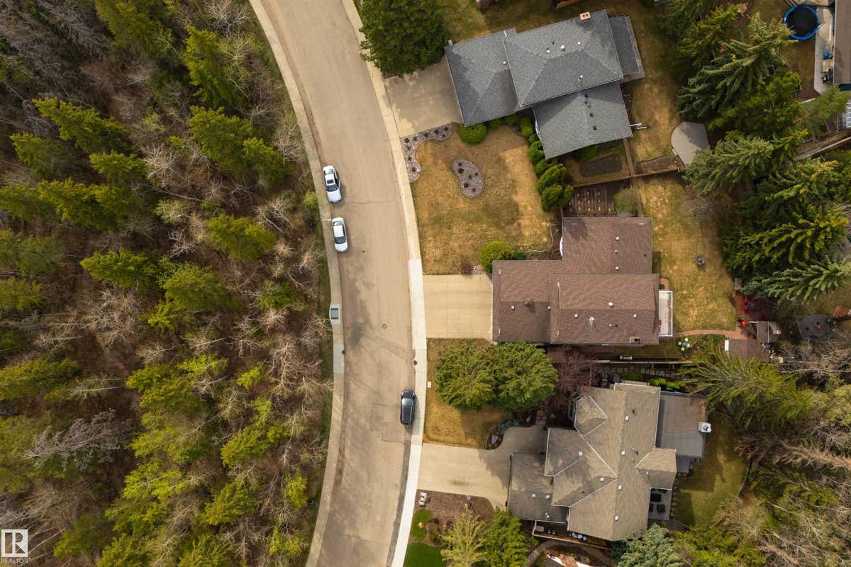 206 WOLF WILLOW CRESCENT