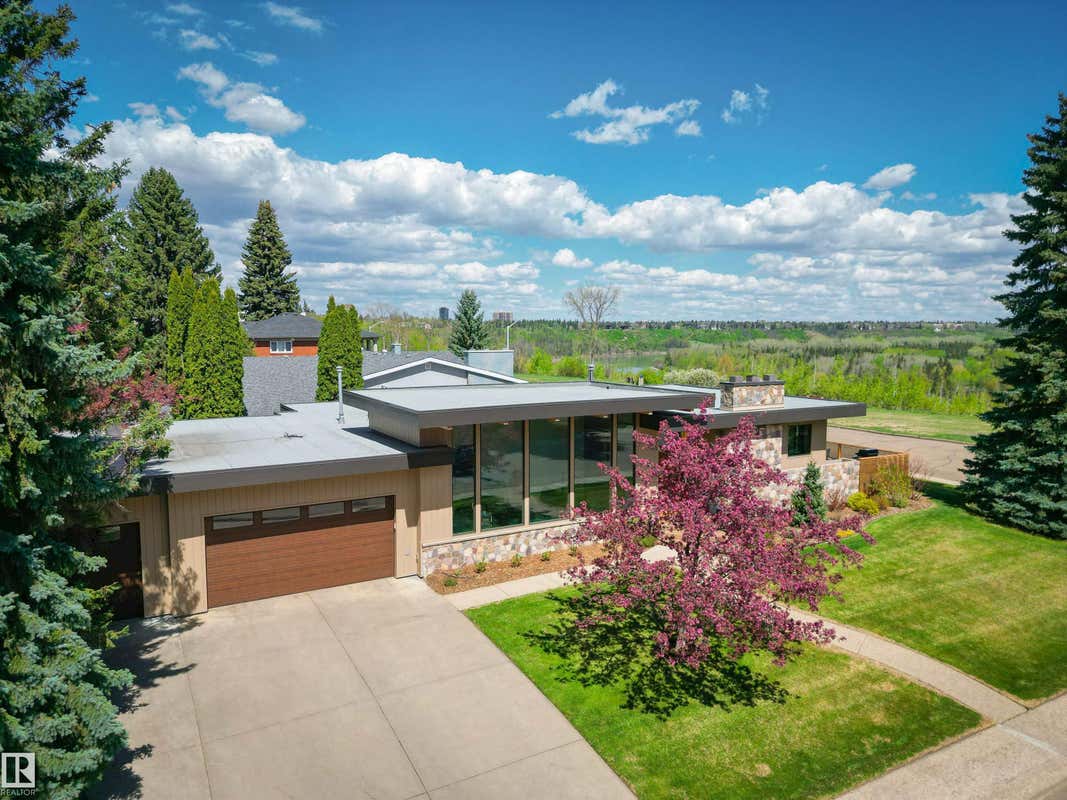 2 VALLEYVIEW CRESCENT