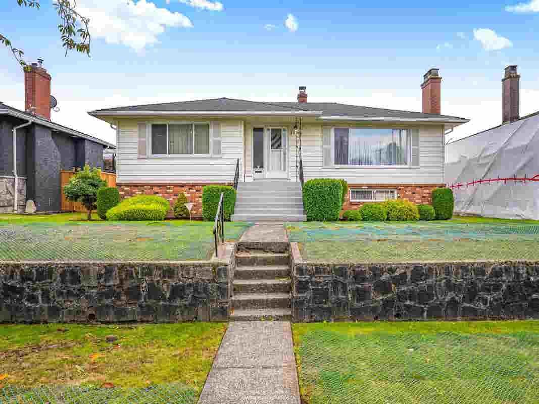 4830 SOUTHLAWN DRIVE