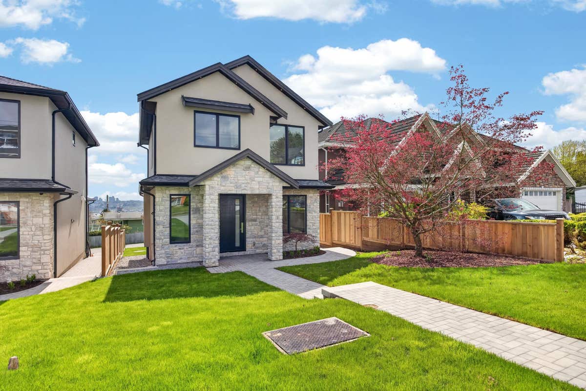 1150 CHARLAND AVENUE