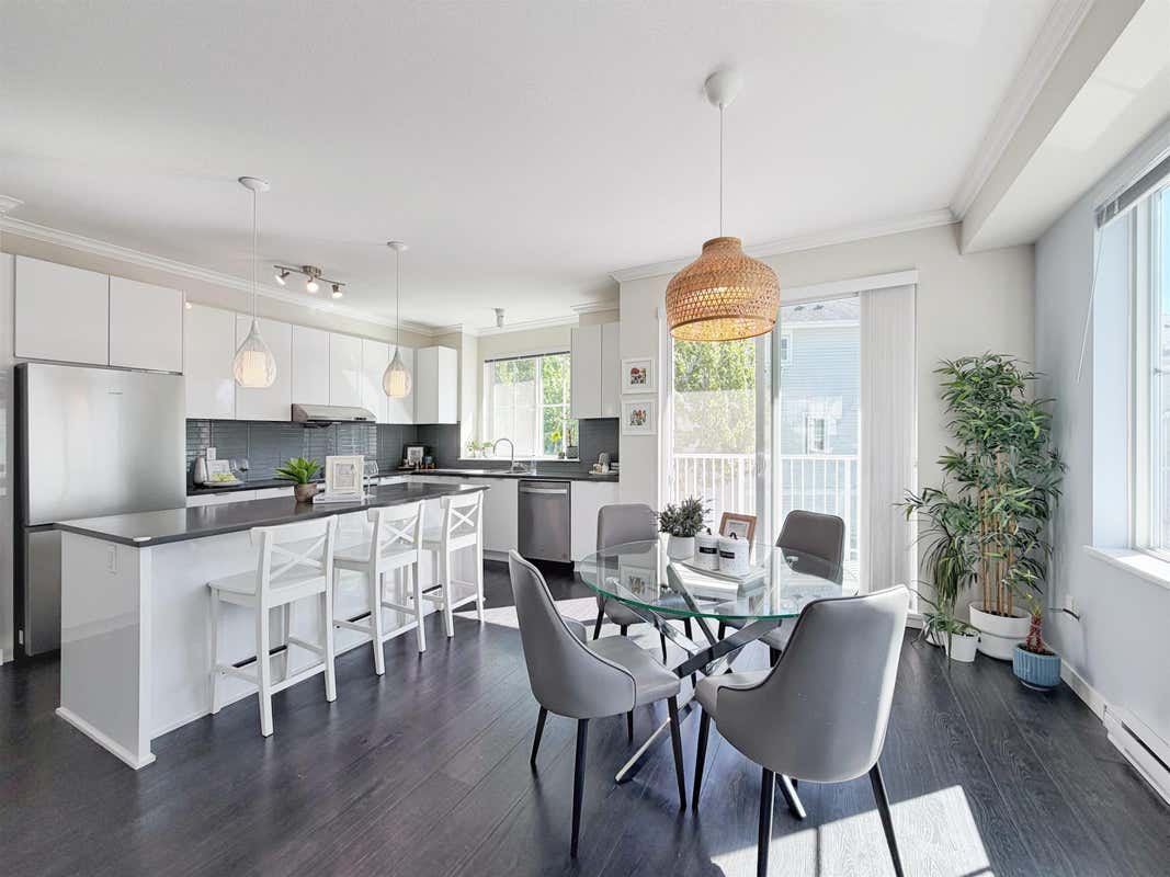 121-5550 ADMIRAL WAY