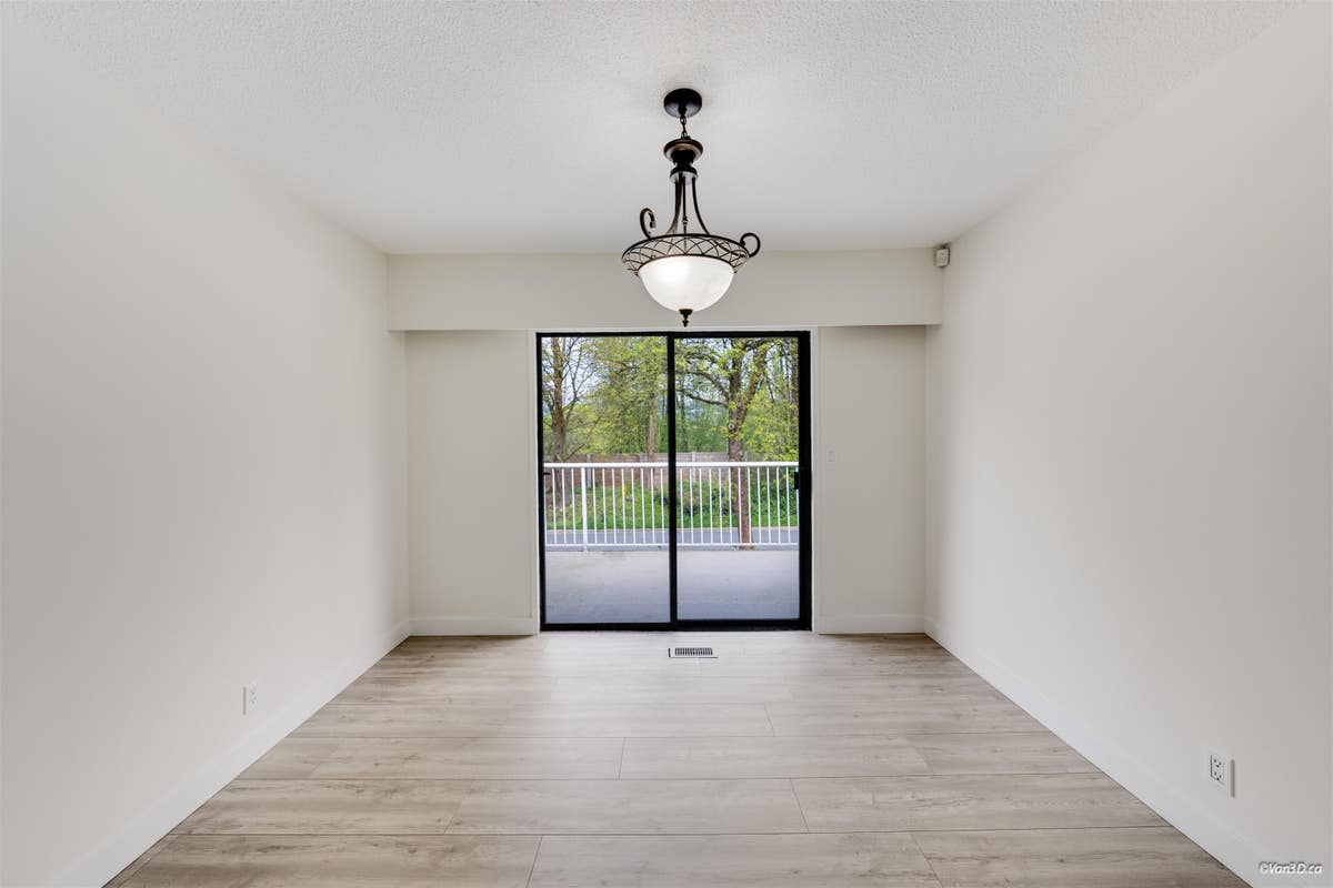 7942 LAKEFIELD DRIVE