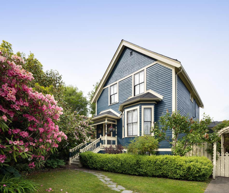 335 FOURTH STREET, New Westminster BC V3L 2V3, New