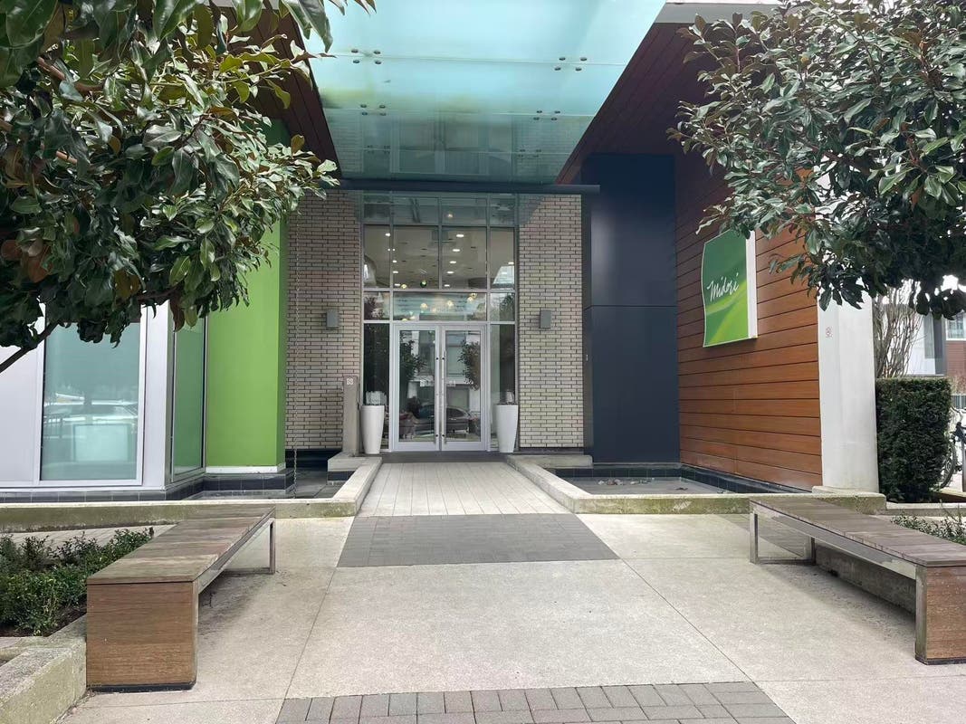 2207-6638 DUNBLANE AVENUE