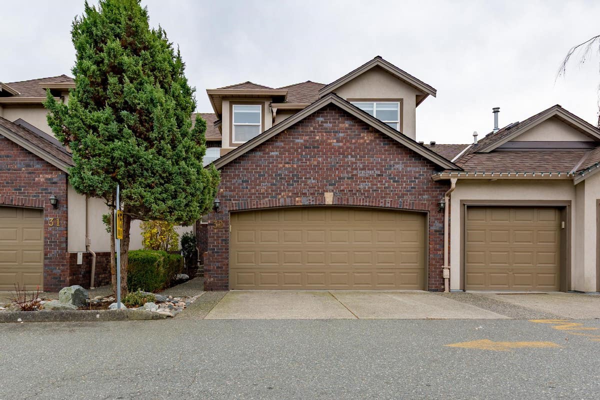 32 2525 YALE Ct  