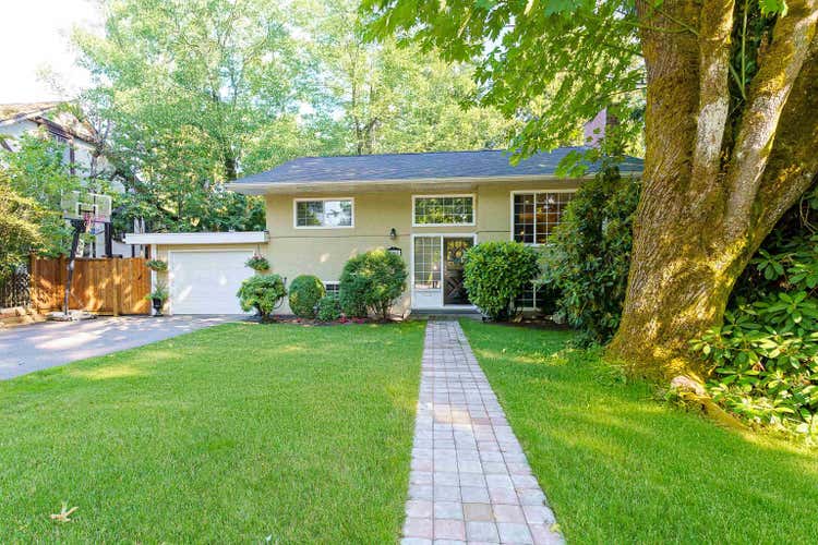 8962 GLOVER ROAD, Langley BC V1M 2R8