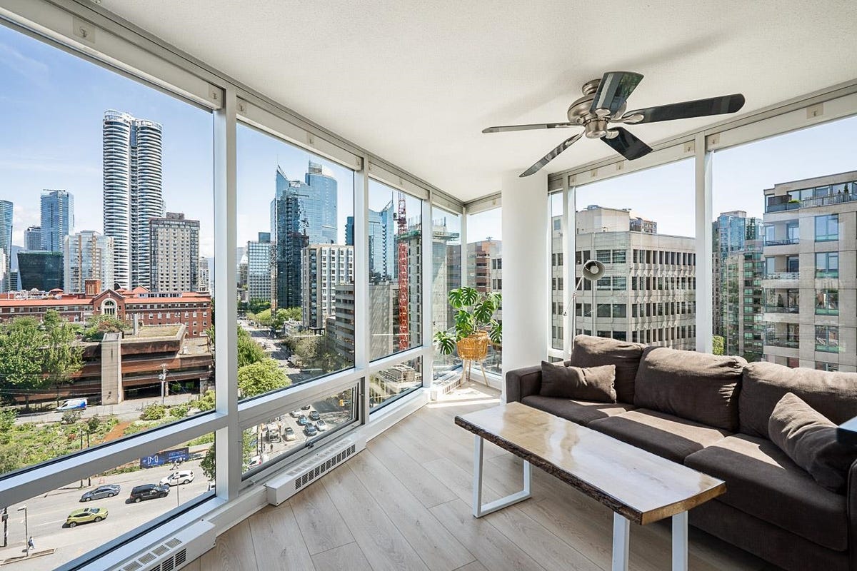 1202 1003 BURNABY St  