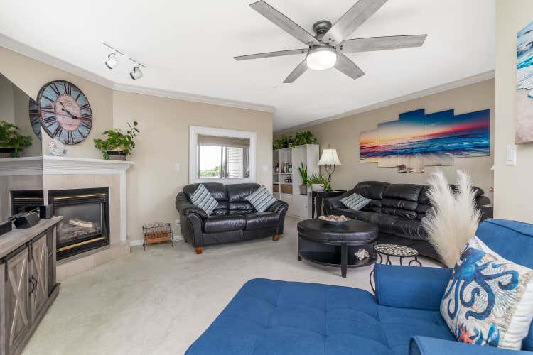 201 14934 THRIFT AVENUE, White Rock BC V4B 2J9