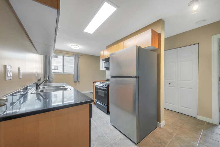 303 1121 HOWIE AVENUE, Coquitlam BC V3J 1T9