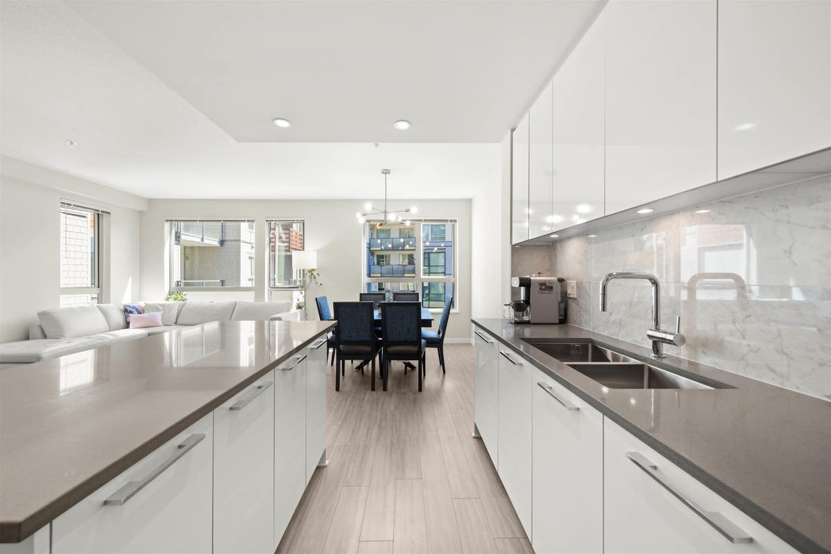 308 2663 LIBRARY LANE, North Vancouver BC V7J 0B9, North