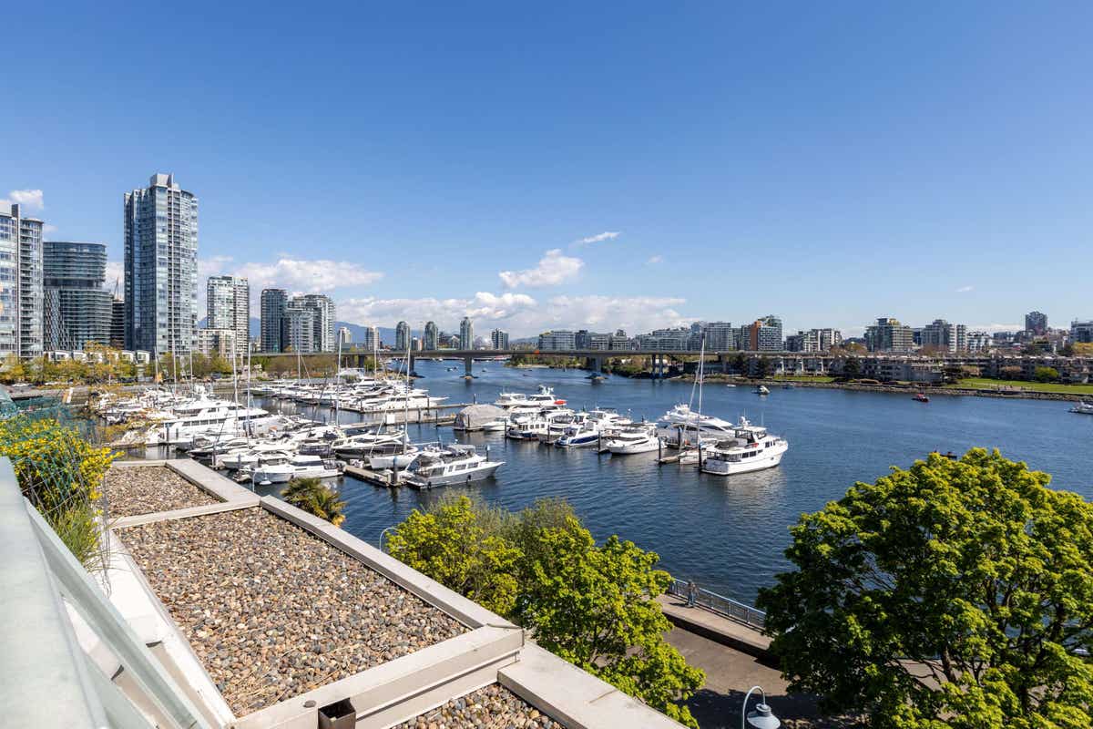 606-1288 MARINASIDE CRESCENT