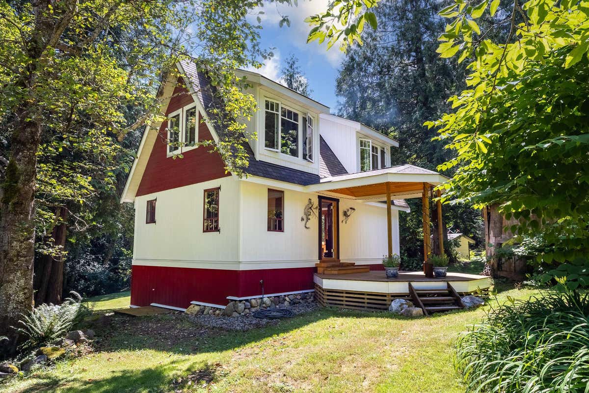 6121 GOLF COURSE ROAD, Sechelt BC V7Z 0R2, Sechelt, BC V7Z