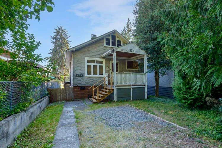 535 W 15TH STREET, North Vancouver BC V7M 1S8