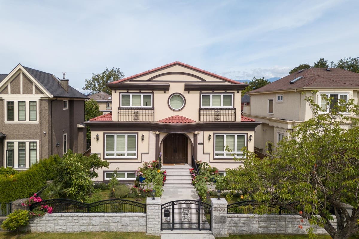 2507 W KING EDWARD AVENUE