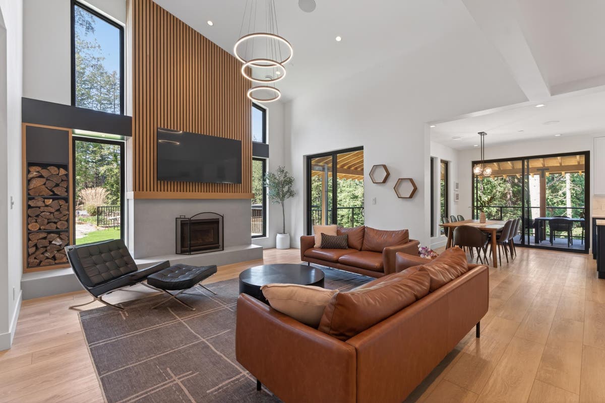 1604 JOAN AUDREY LANE