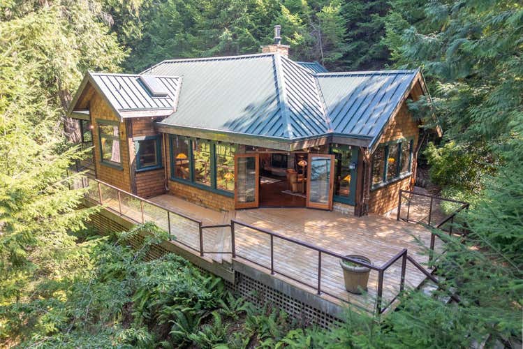 8807 AINSLIE POINT ROAD, Pender Island BC V0N 2M3