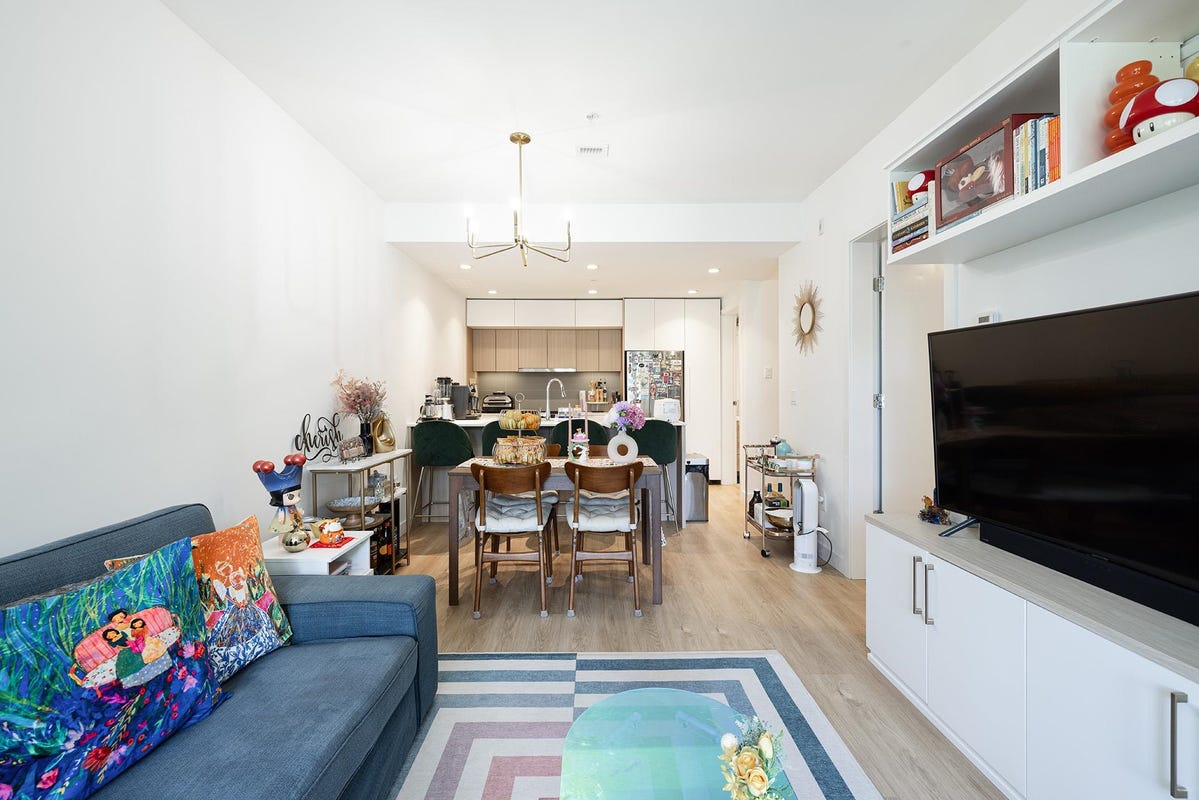 208-9888 UNIVERSITY CRESCENT
