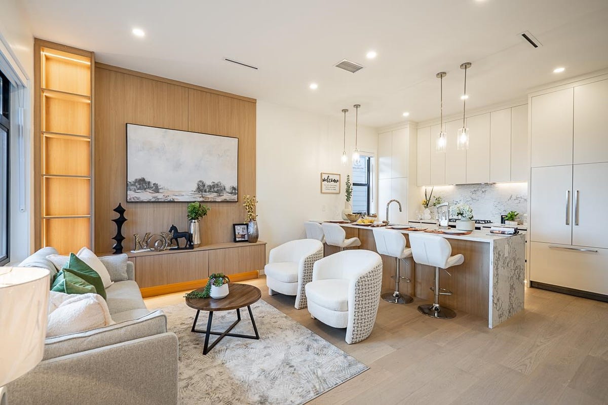 2-4875 ALBERT STREET