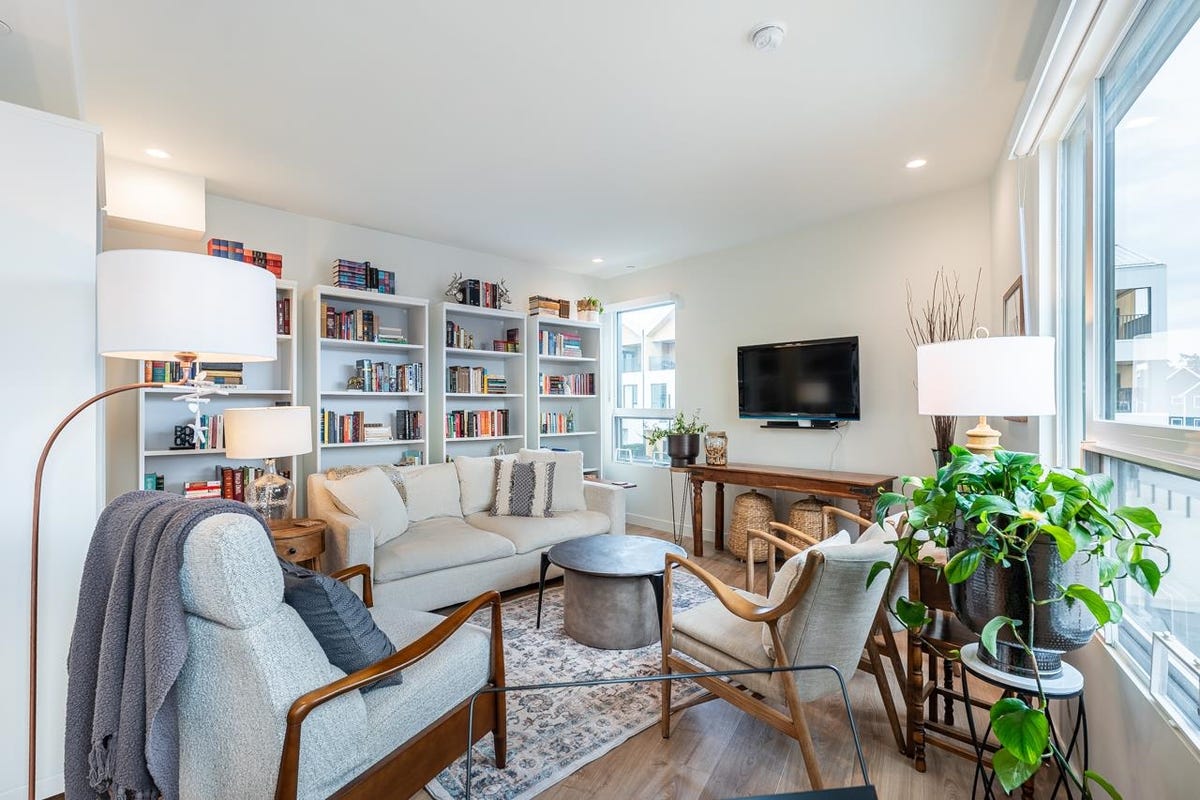 12-6340 MARKET AVENUE