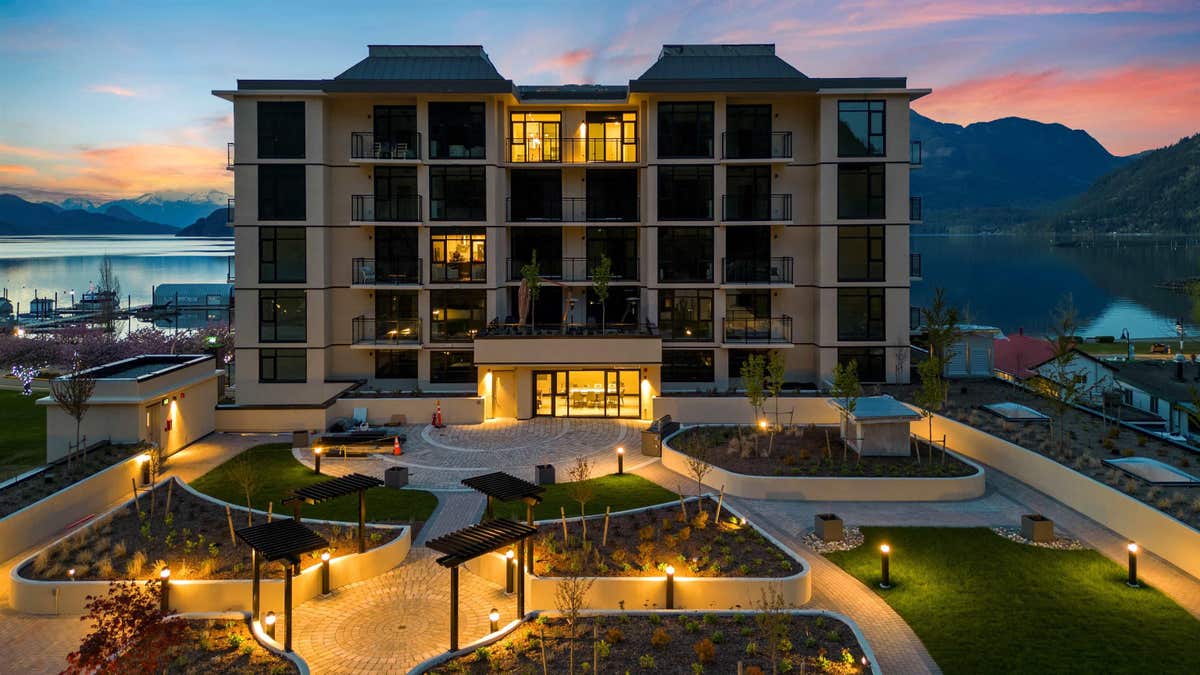 501-120 ESPLANADE AVENUE