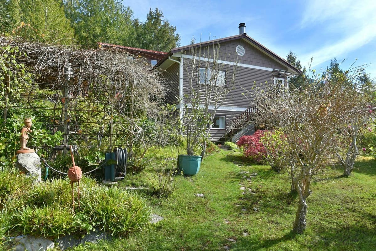 4906 SINCLAIR BAY ROAD