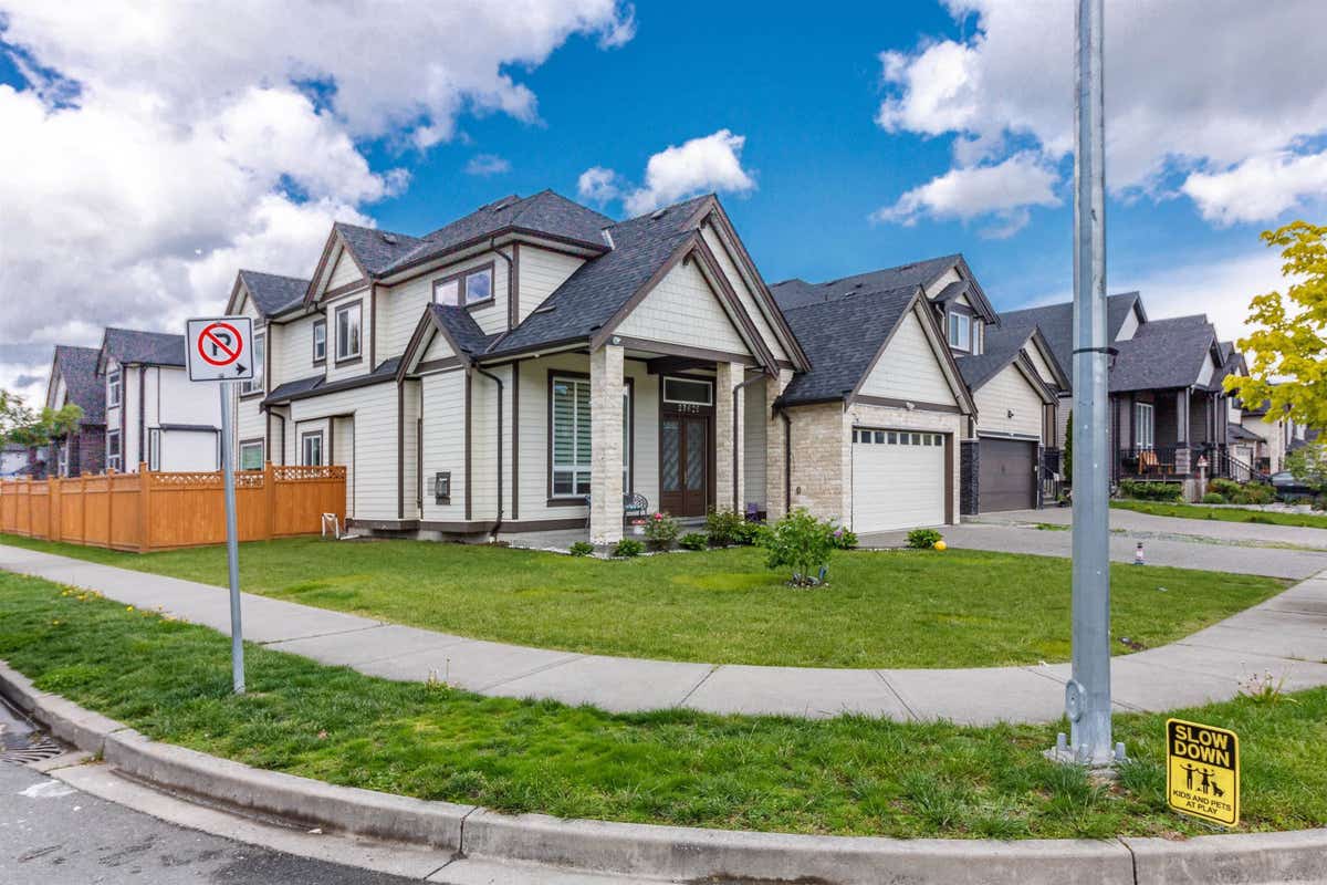 27625 RAILCAR Cres  