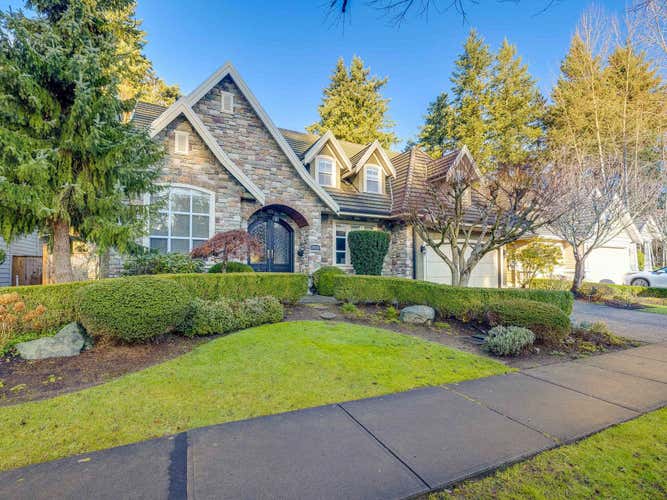 14185 33 AVENUE, Surrey BC V4P 3M1