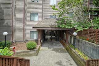 402-2215 Dundas Street