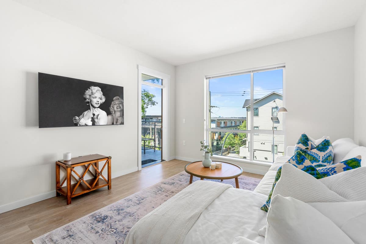 205 615 E 3RD STREET, North Vancouver, BC V7L0G3 Condo For 205 615 E 3RD STREET, North Vancouver, BC V7L0G3 Condo For
