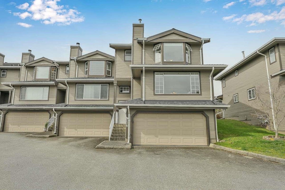 208-1140 CASTLE CRESCENT