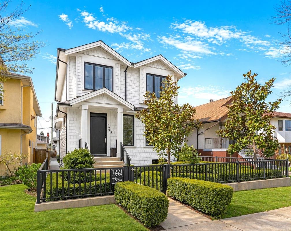 1221 ROSSLAND STREET