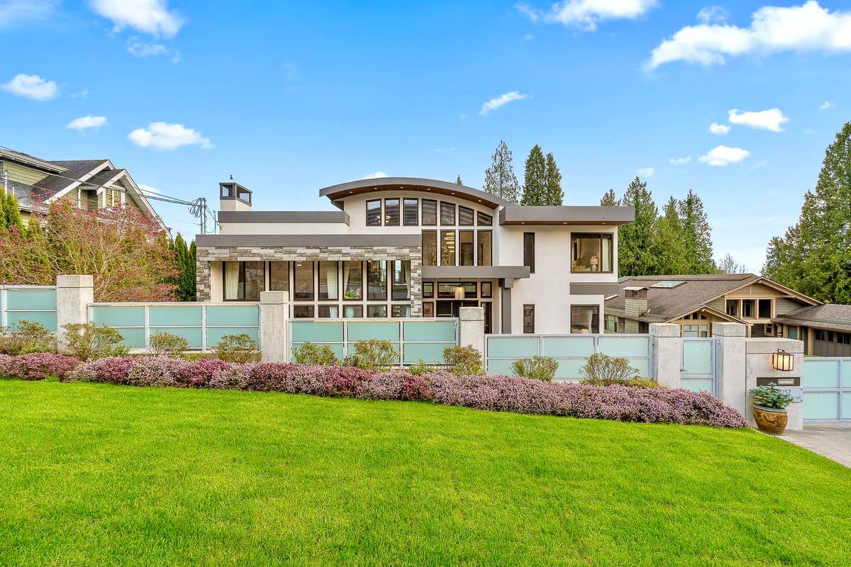 2052 INGLEWOOD AVENUE