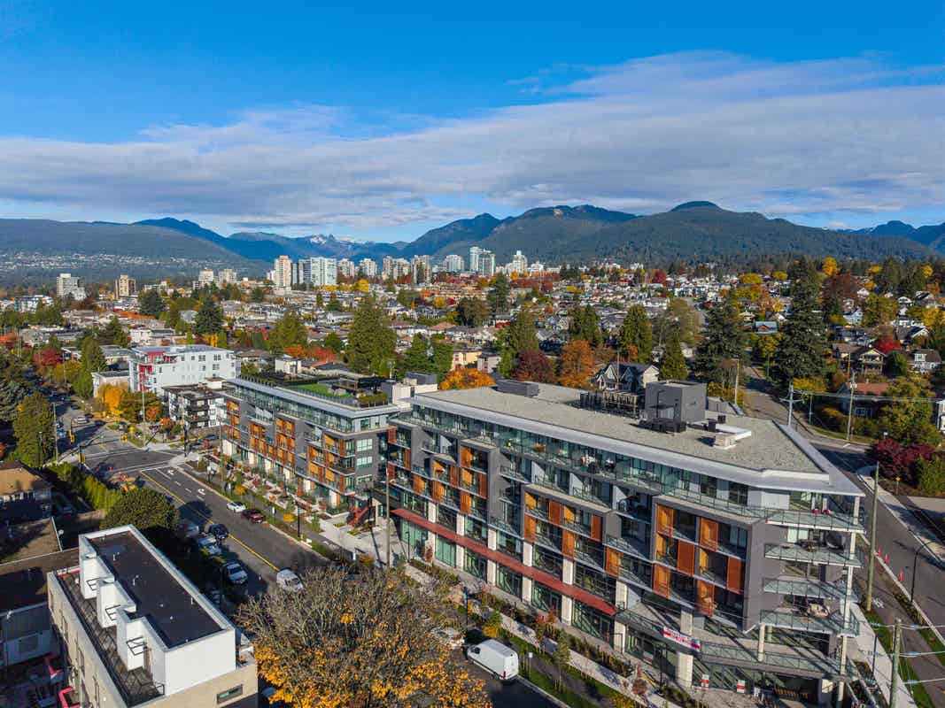 111/211-422 E 3RD STREET