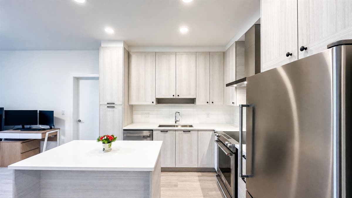 102-7133 14TH AVENUE