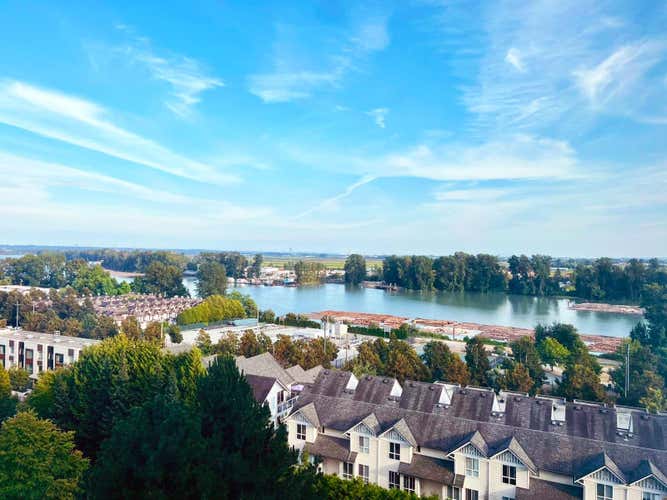 1001 2733 CHANDLERY PLACE, Vancouver BC V5S 4V3