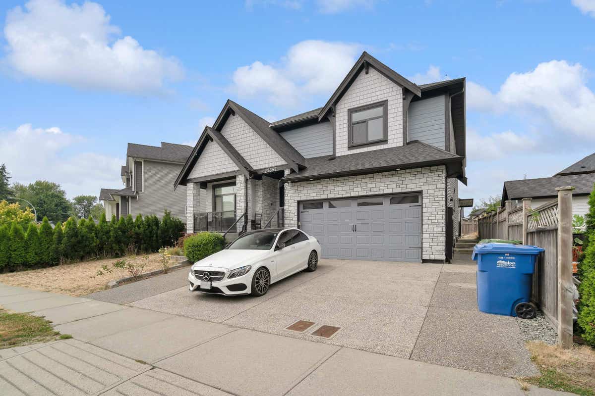 27687 Railcar Cres  