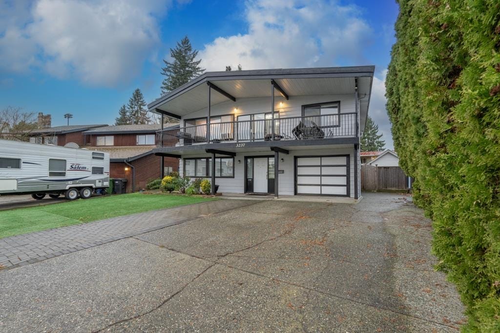 3237 Atwater Cres  